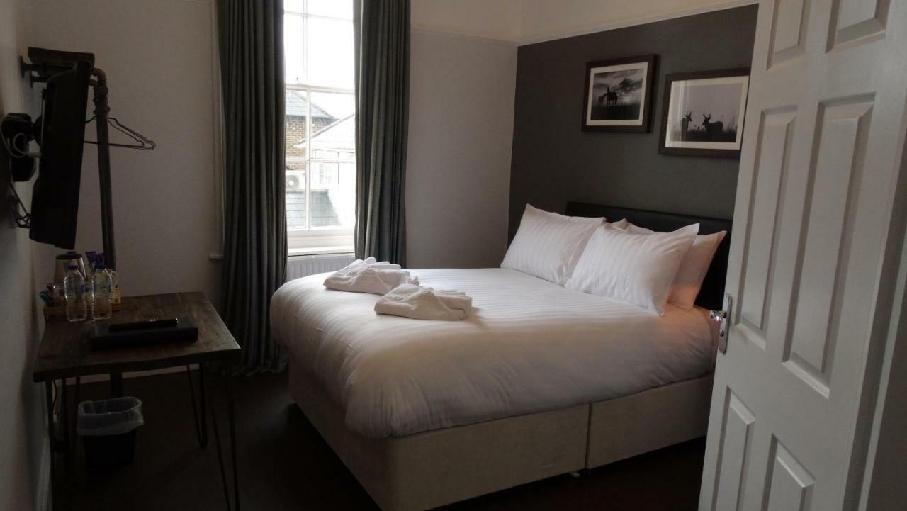 The Mortimer Arms (Adults Only) Romsey Εξωτερικό φωτογραφία